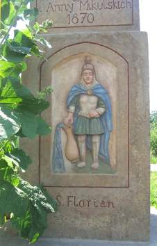 Wizerunek Św. Floriana z przydrożnej figury w Połomiu Dużym.