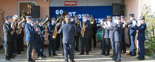 Orkiestra Dęta OSP w Leszczynie podczas obchodów 60-lecia jednostki.